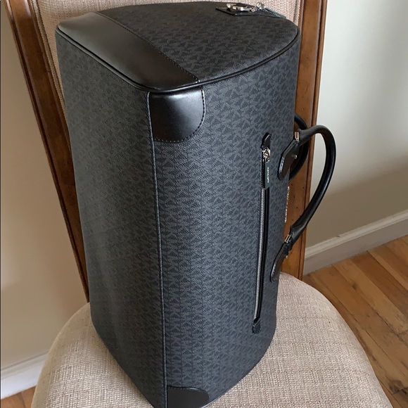 Michael Kors Travel Duffle Black - Picture 7 of 8